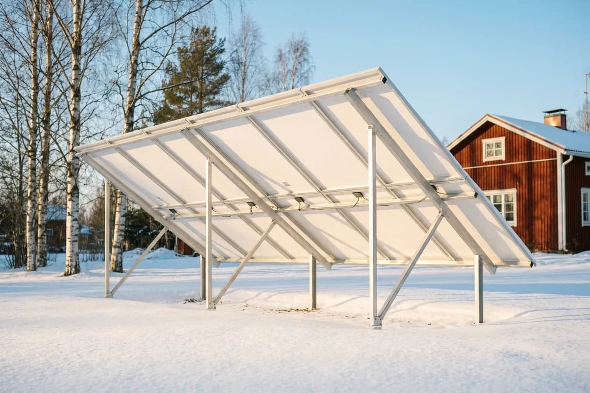 Bifacial-aurinkopaneeli 2026: tuoko lumi lisätuottoa?